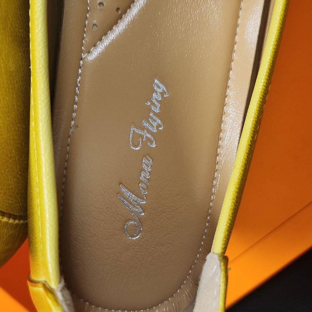 Women's Pointed Toe Leather Pumps - Picture 8 of 14